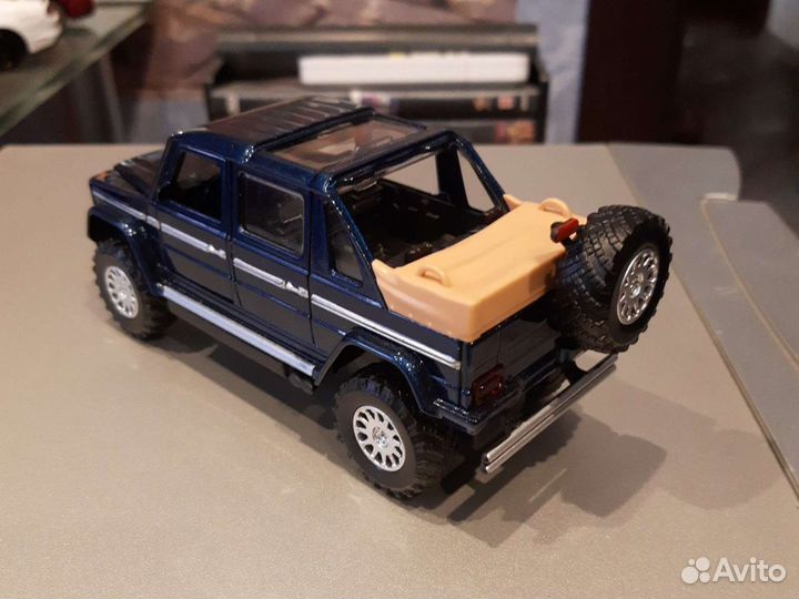 Lexus LS-500h, Maybach G-650,Land Cruiser 300