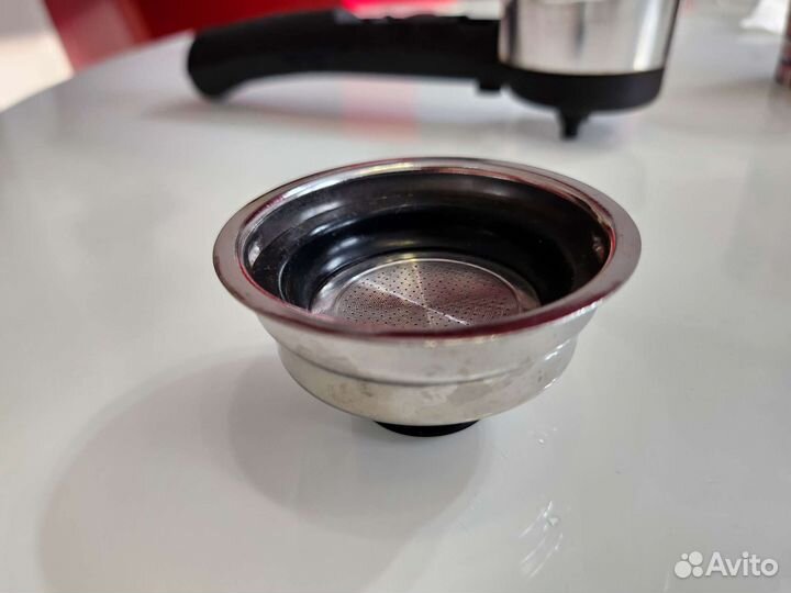 Кофеварка рожковая DeLonghi ec201cd.B