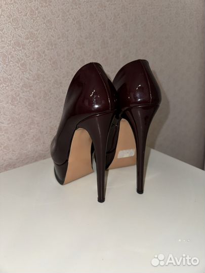 Туфли женские на высоком каблуке 36 р