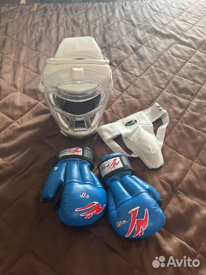 Боксерские перчатки детские 6 oz, шлем