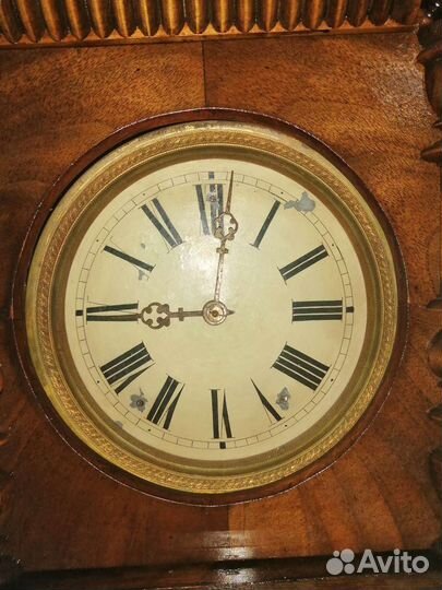 Старинные настенные часы с боем