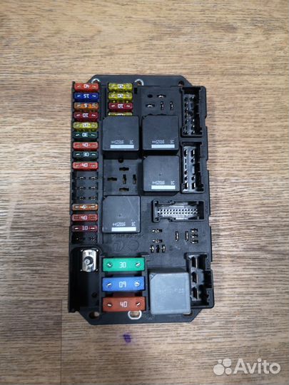 Блок предохранителей Jaguar XJ X351