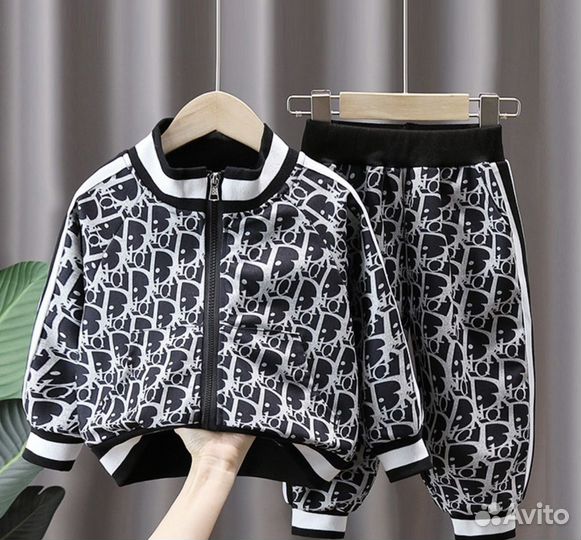 Спортивный детский костюм