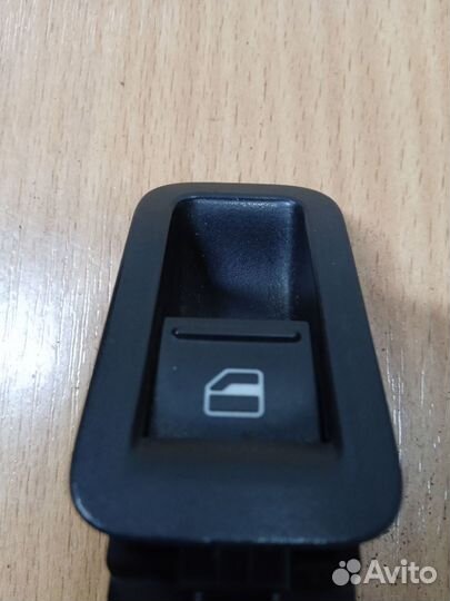 VW Polo (MK5) V Кнопка стеклоподъемника переднего