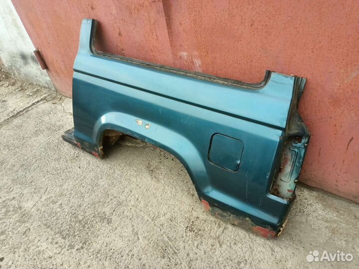 Заднее левое крыло Ford Bronco 2