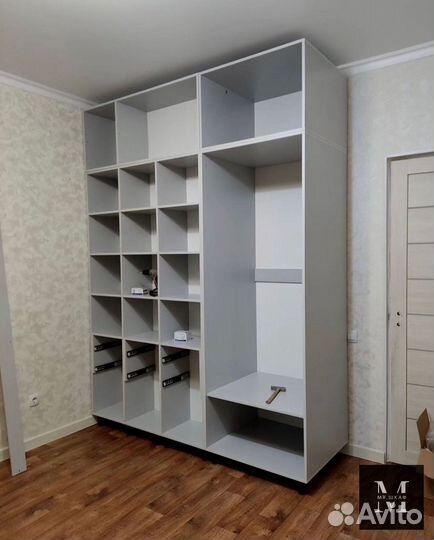 Шкаф распашной створчатый