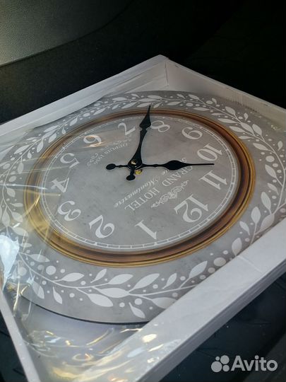 Часы настенные новые