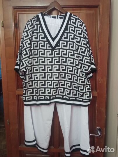 Костюм женский новый, 56 размер