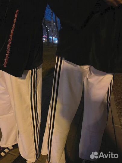 Белые адидас штаны сузуя джузо