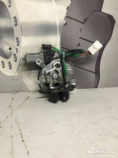 Замок крышки багажника задний Lexus Rx 2003-2009
