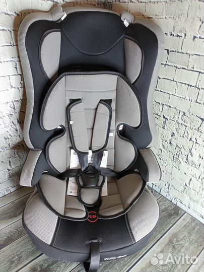 Детское автокресло новое от 9 мес до 12 лет