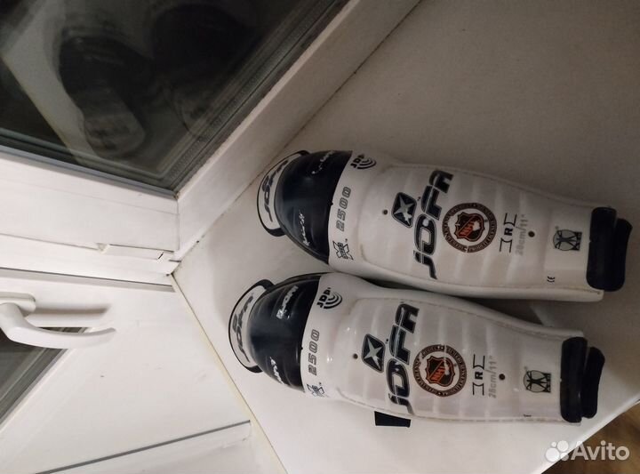 Продам хоккейные щитки и шорты