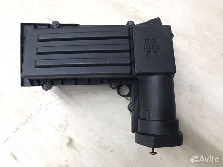 Корпус воздушного фильтра Passat B7,1.8 TSI