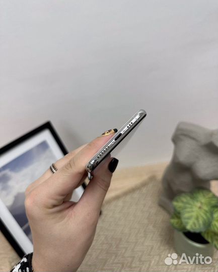 iPhone X, 64 ГБ