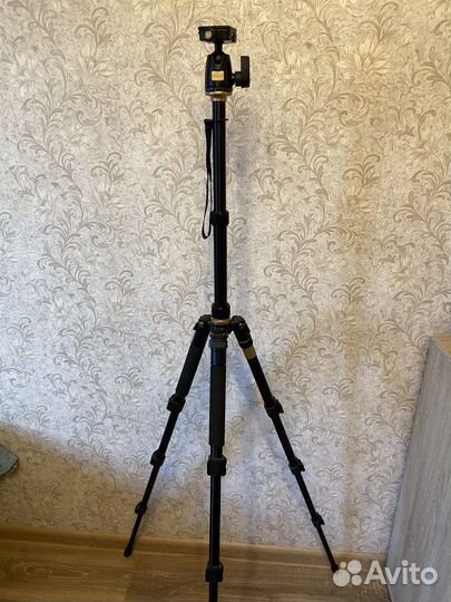 Fujimi FT55A Компактный штатив 3 в 1 (1410 мм.)