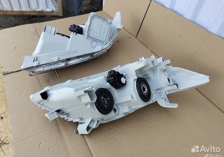 Фары комплект левая и правая Toyota camry xv40