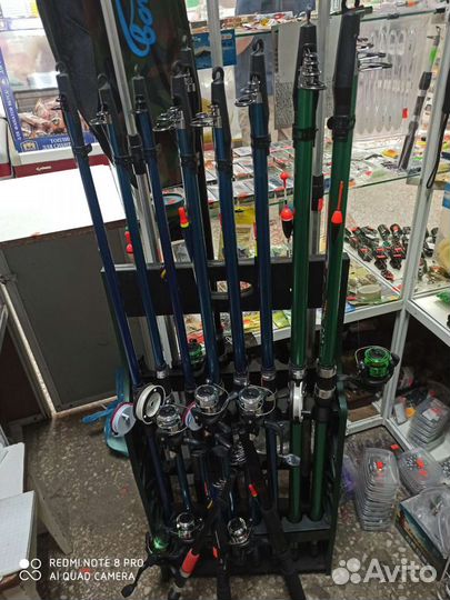 Удочки в сборе, оснащенные спиннинги