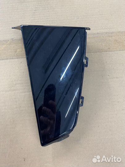 Накладка бампера правая BMW G07 X7 LCi