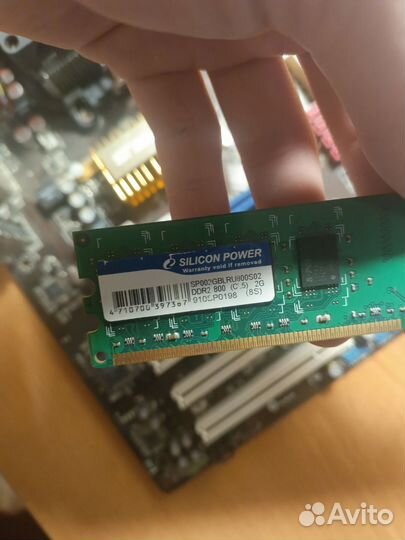 Материнская плата с процессором и памятью