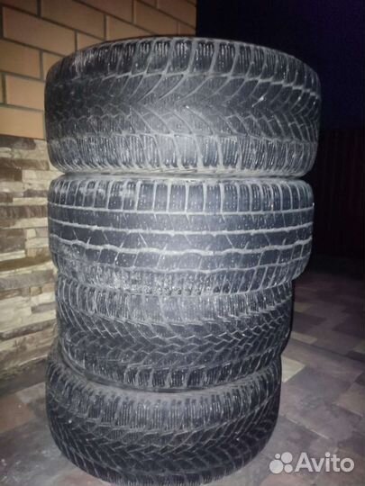 Goodyear UltraGrip 215/50 R17 95T
