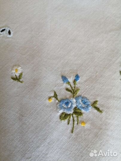 Скатерть с вышивкой