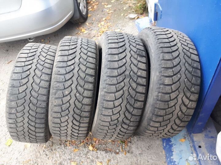 Bridgestone Blizzak Spike-01 235/60 R17