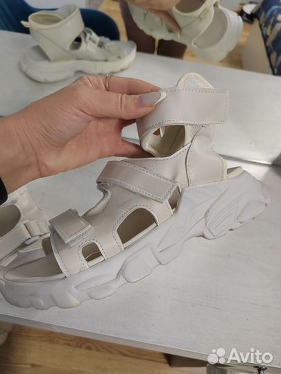 Сандалии женские 39