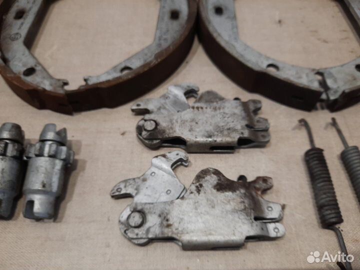 Колодки стояночного тормоза Bmw X1 E84 N46B20BD