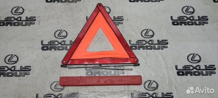 Знак аварийной остановки Toyota RAV4