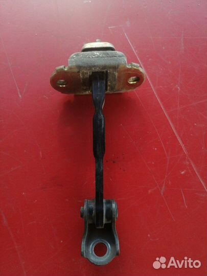 Ограничитель двери задний левый Nissan Almera N16