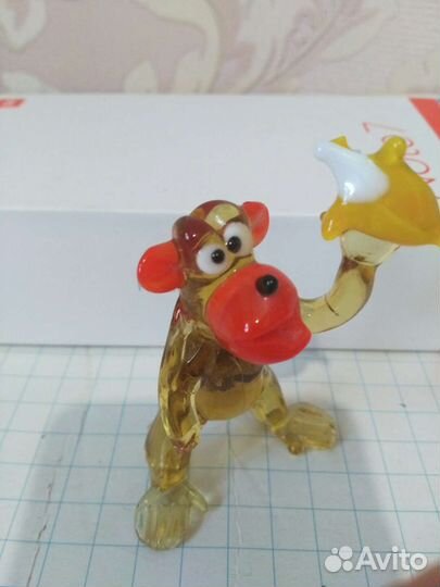 Стеклянные фигурки обезьянки