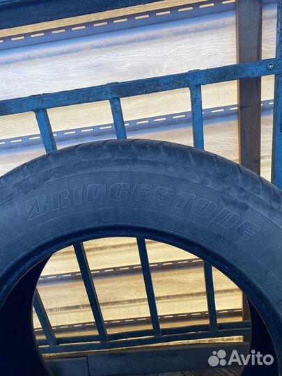 Bridgestone Dueler H/T 687 225/65 R17