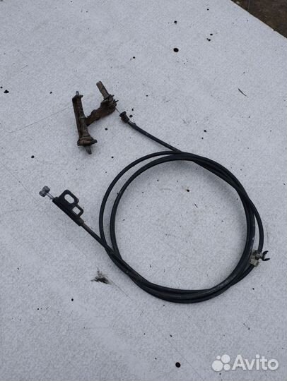 Трос лючка бака Nissаn Рrimеra Ниcсaн Пpимepа P11