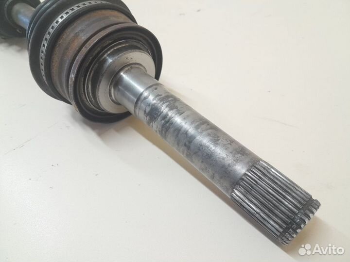 Б/У Б/У Полуось передняя правая MR276860