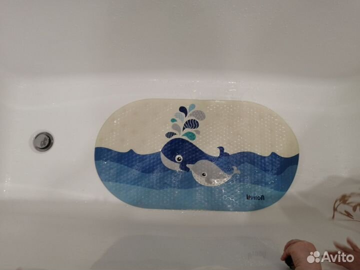 Антискользящий коврик в ванную