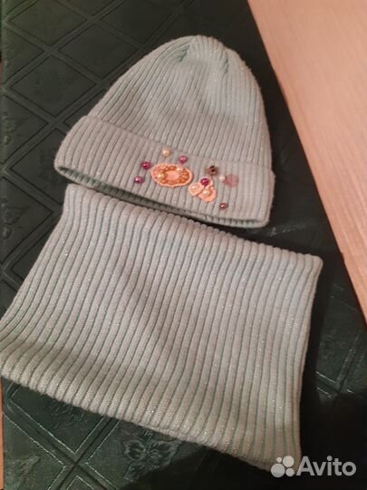 Комплекты шапки, шарфы, варежки