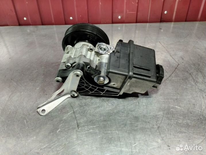 Насос гидроусилителя руля Mercedes C-Class W204