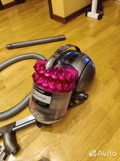 Пылесос Dyson dc52