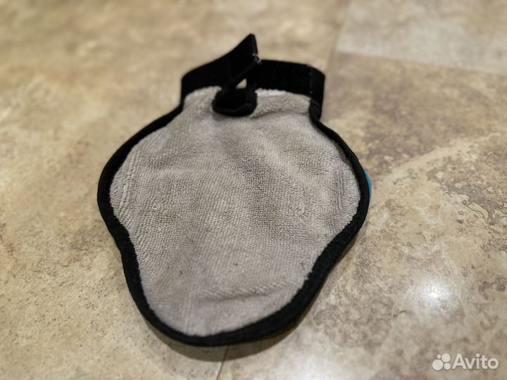 Рукавица силиконовая на руку для животных массаж