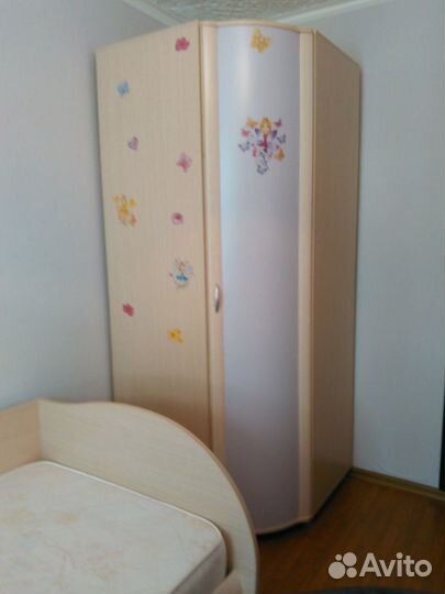 Продаю угловой шкаф