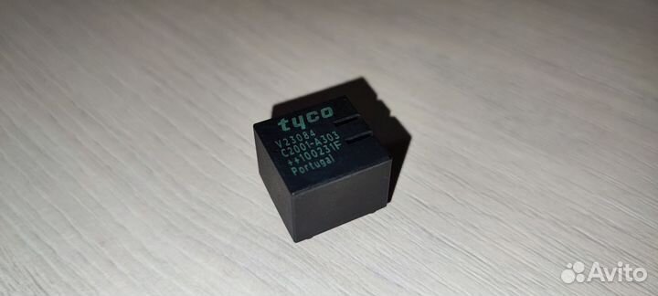 Реле V23084-C2001-A303