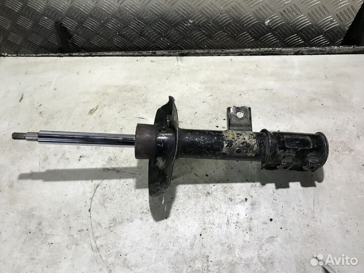 Амортизатор передний правый Kia Ceed 1