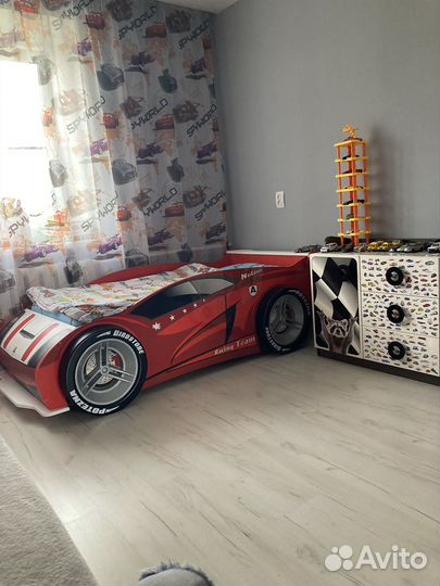 Кровать машина плюс комод