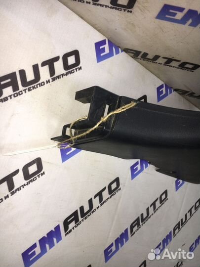 Обшивка центральной стойки правая Киа Спортейдж 3