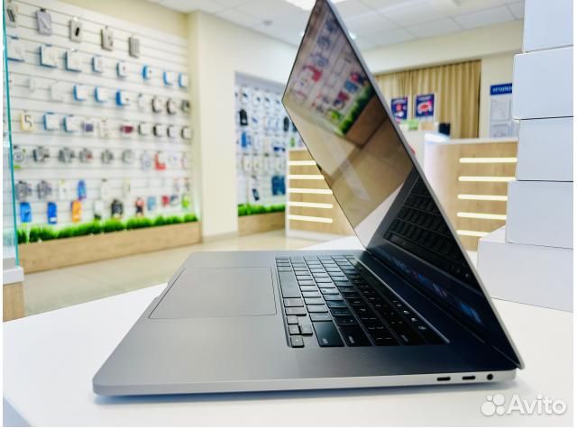 Apple Macbook Pro 15 16/512 (2018) Идеальное Б/У