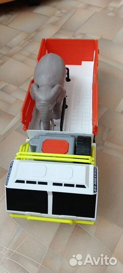 Машинка Matchbox “Спасение слона”