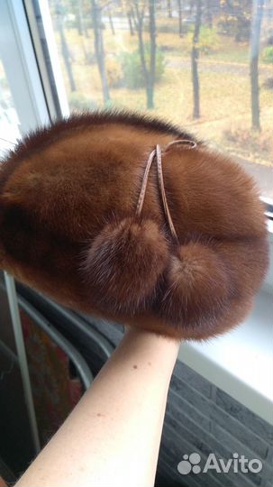 Берет из норки