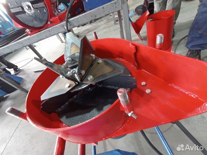 Измельчитель травы и веток 2в1 утр-728