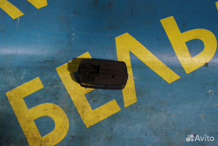 Кнопка стеклоподъемника передняя левая Opel Corsa