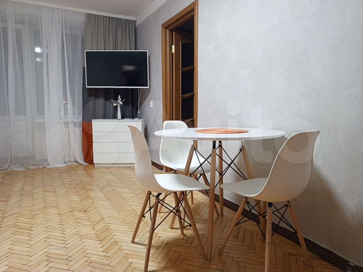 2-к. квартира, 57 м², 2/5 эт.